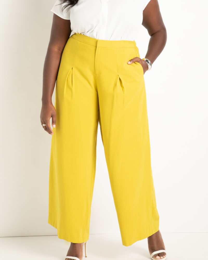 Front of a model wearing a size 18 Wide Leg Pant in Antique Moss by ELOQUII. | dia_product_style_image_id:295001